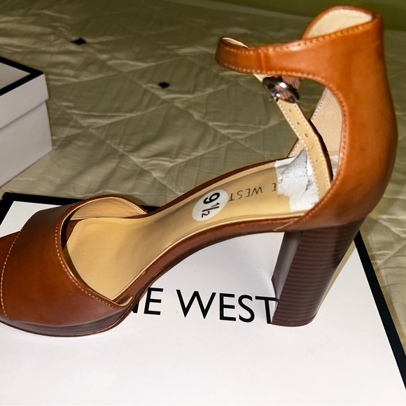 Brown Nine West heels - Picture 3 of 3
